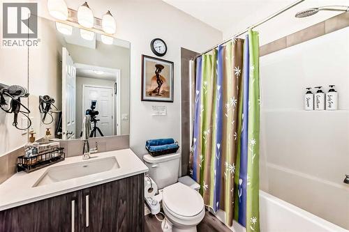 217 Masters Road Se, Calgary, AB - Indoor Photo Showing Bathroom