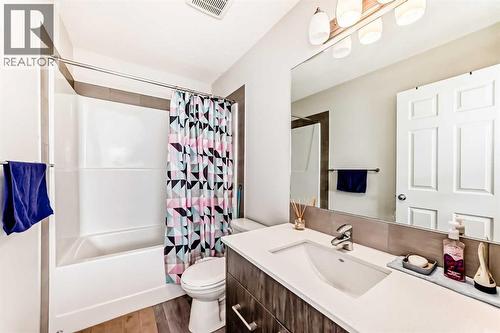 217 Masters Road Se, Calgary, AB - Indoor Photo Showing Bathroom