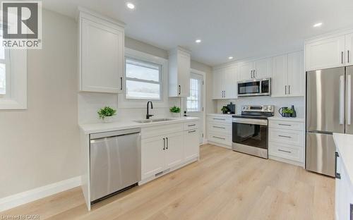 wide plank new floors - 402 Heritage Drive, Kitchener, ON - Indoor Photo Showing Kitchen With Upgraded Kitchen