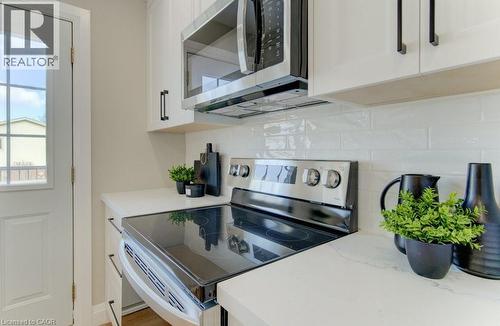 402 Heritage Drive, Kitchener, ON - Indoor Photo Showing Kitchen