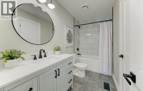 main level cheater 4pc ensuite - 402 Heritage Drive, Kitchener, ON - Indoor Photo Showing Bathroom