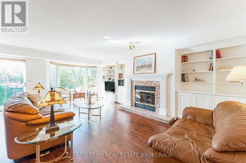307 - 85 Wellington Street W, Aurora, ON - Indoor Photo Showing Living Room With Fireplace