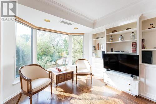 307 - 85 Wellington Street W, Aurora, ON - Indoor