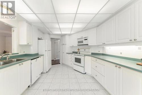 307 - 85 Wellington Street W, Aurora, ON - Indoor Photo Showing Kitchen With Double Sink