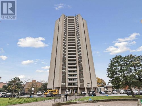 605 - 380 DIXON ROAD  Toronto, ON M9R 1T3