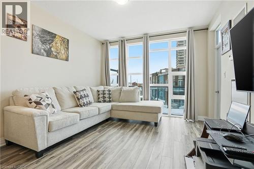 10 Concord Place Unit# 205, Grimsby, ON - Indoor Photo Showing Living Room