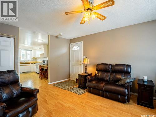318 Forsyth Crescent, Regina, SK - Indoor Photo Showing Living Room