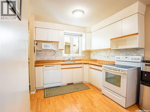 318 Forsyth Crescent, Regina, SK - Indoor Photo Showing Kitchen