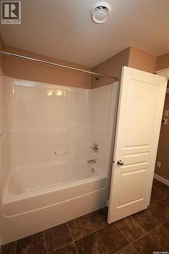 2310 Lindsay Street, Regina, SK - Indoor Photo Showing Bathroom