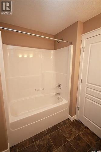 2310 Lindsay Street, Regina, SK - Indoor Photo Showing Bathroom