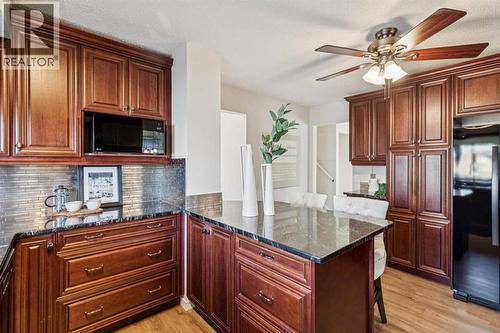 195 Lake Adams Crescent Se, Calgary, AB - Indoor Photo Showing Kitchen With Upgraded Kitchen