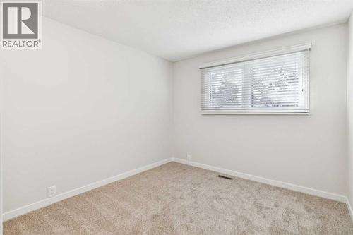 195 Lake Adams Crescent Se, Calgary, AB - Indoor Photo Showing Other Room