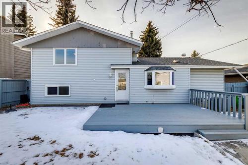 195 Lake Adams Crescent Se, Calgary, AB - Outdoor With Exterior