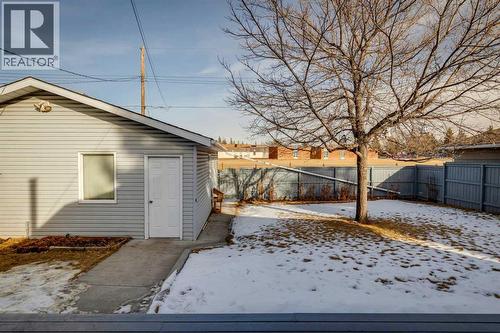 195 Lake Adams Crescent Se, Calgary, AB - Outdoor