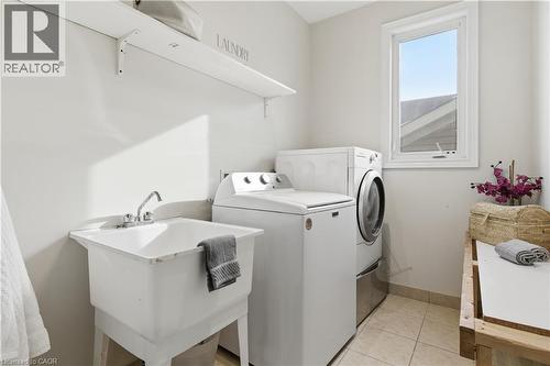 75 Chase Crescent, Cambridge, ON - Indoor Photo Showing Laundry Room