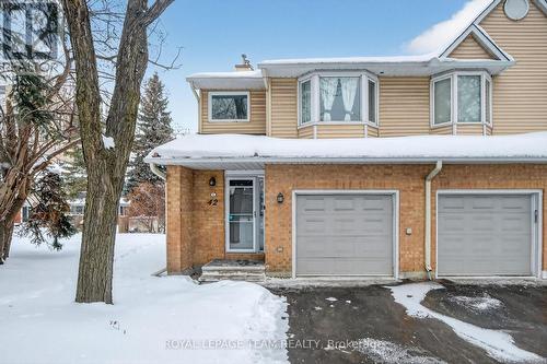 42 OAKHAVEN PRIVATE S  Ottawa, ON K1K 4K1