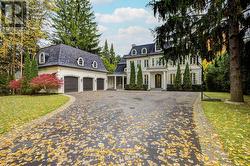 9 HIGHLAND COURT  Aurora, ON L4G 2S9