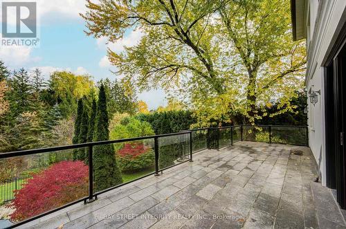 9 Highland Court, Aurora, ON - Outdoor