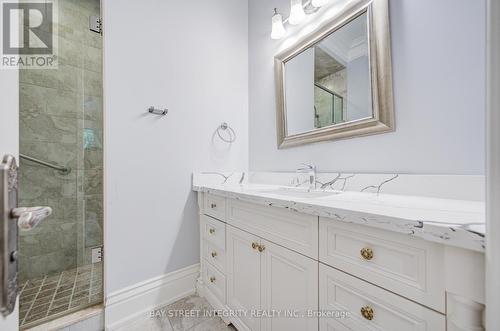 9 Highland Court, Aurora, ON - Indoor Photo Showing Bathroom