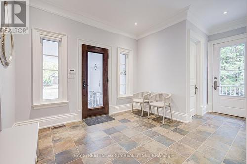 9 Highland Court, Aurora, ON - Indoor Photo Showing Other Room