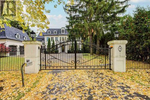 9 Highland Court, Aurora, ON - Outdoor