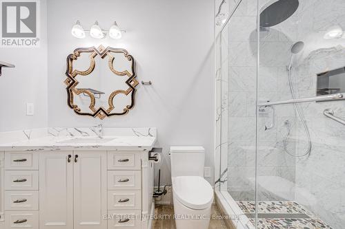 9 Highland Court, Aurora, ON - Indoor Photo Showing Bathroom