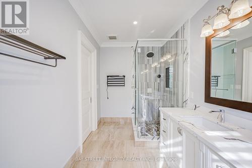 9 Highland Court, Aurora, ON - Indoor Photo Showing Bathroom