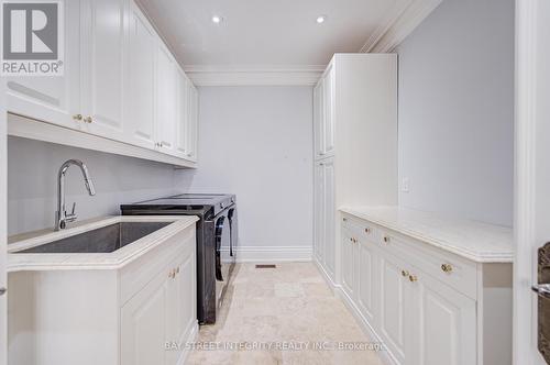 9 Highland Court, Aurora, ON - Indoor Photo Showing Other Room