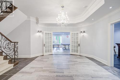 9 Highland Court, Aurora, ON - Indoor Photo Showing Other Room