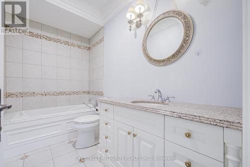 9 Highland Court, Aurora, ON - Indoor Photo Showing Bathroom