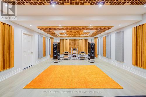 9 Highland Court, Aurora, ON - Indoor