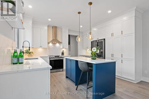 148 Aubrais Crescent, Ottawa, ON - Indoor Photo Showing Kitchen With Upgraded Kitchen