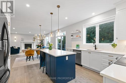 148 Aubrais Crescent, Ottawa, ON - Indoor Photo Showing Kitchen With Upgraded Kitchen