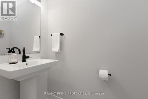 148 Aubrais Crescent, Ottawa, ON - Indoor Photo Showing Bathroom