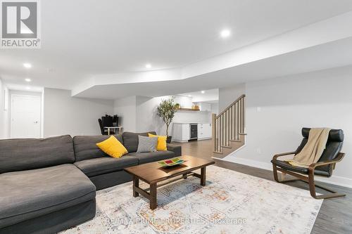 148 Aubrais Crescent, Ottawa, ON - Indoor Photo Showing Living Room