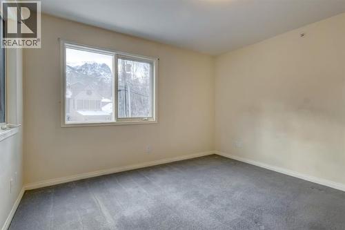 4, 704 8Th Avenue, Canmore, AB - Indoor Photo Showing Other Room
