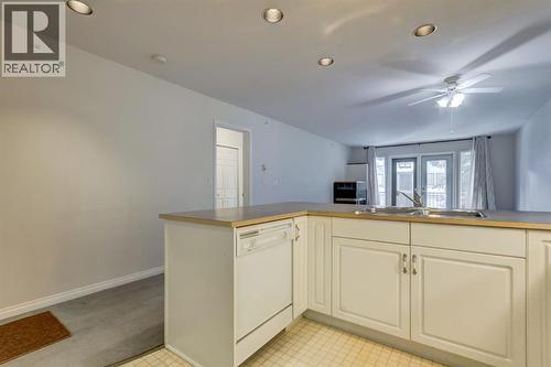 4, 704 8Th Avenue, Canmore, AB - Indoor Photo Showing Kitchen