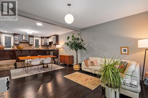 2915 17 Street Sw, Calgary, AB - Indoor