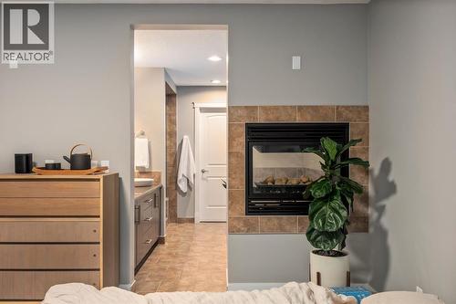 2915 17 Street Sw, Calgary, AB - Indoor With Fireplace