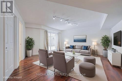 1569 Eglinton Avenue W, Mississauga, ON - Indoor Photo Showing Living Room