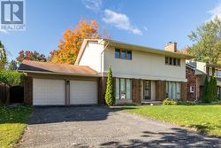 15 RUTHERFORD CRESCENT  Ottawa, ON K2K 1N1