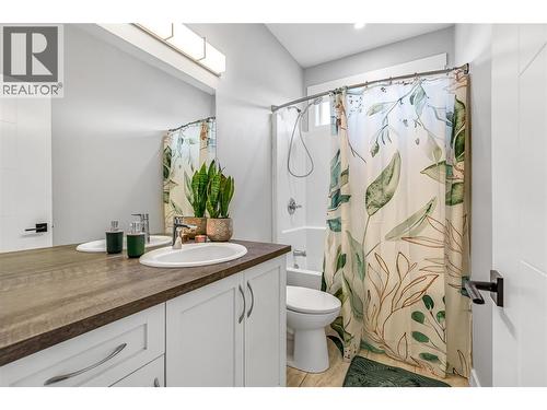 3445 Jackson Avenue, Armstrong, BC - Indoor Photo Showing Bathroom