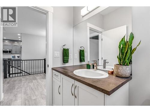 3445 Jackson Avenue, Armstrong, BC - Indoor Photo Showing Bathroom