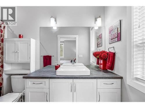 3445 Jackson Avenue, Armstrong, BC - Indoor Photo Showing Bathroom