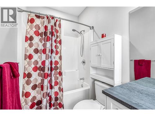 3445 Jackson Avenue, Armstrong, BC - Indoor Photo Showing Bathroom