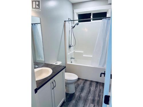 3445 Jackson Avenue, Armstrong, BC - Indoor Photo Showing Bathroom