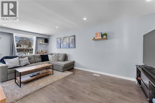 82 Tupper Drive, Thorold, ON - Indoor Photo Showing Living Room