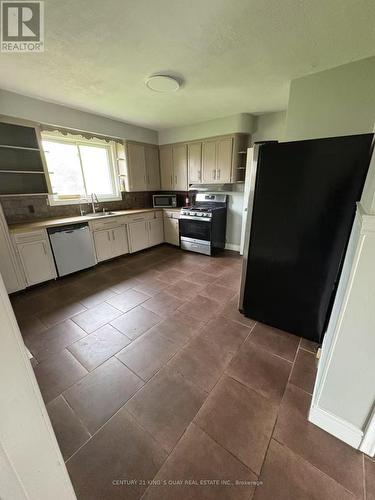 140 Ninth Avenue, Kitchener, ON - Indoor Photo Showing Kitchen