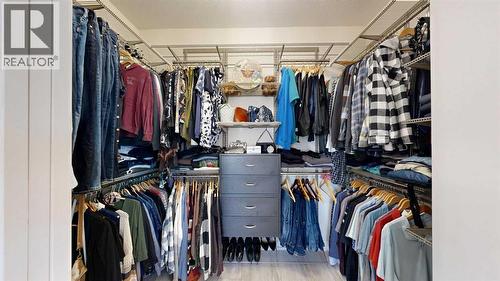 4020 Monarch Way, Stettler, AB - Indoor With Storage