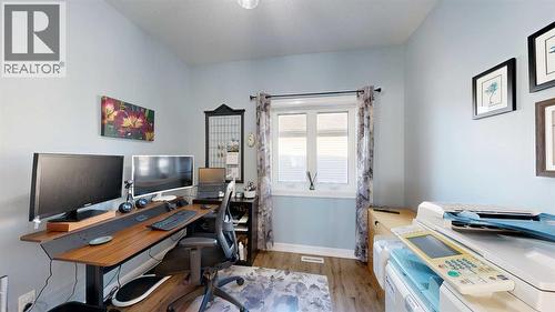 4020 Monarch Way, Stettler, AB - Indoor Photo Showing Office